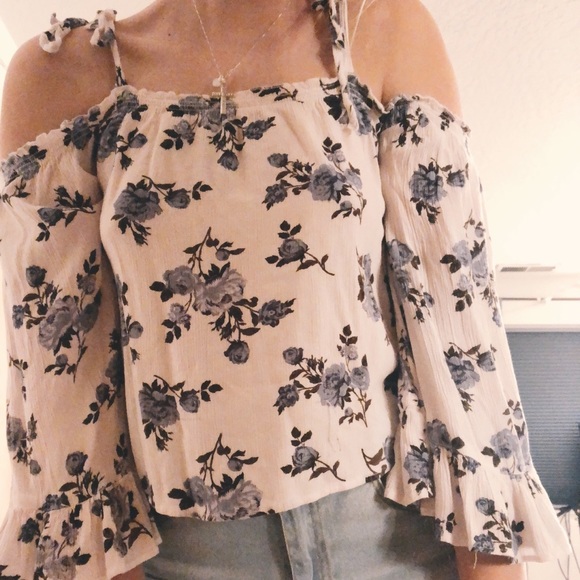 American Eagle Outfitters Pants - american eagle boho flower top